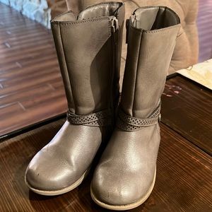 Little girls size 9 gray boots
